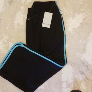 Reekbok loose fit black Capri NWT